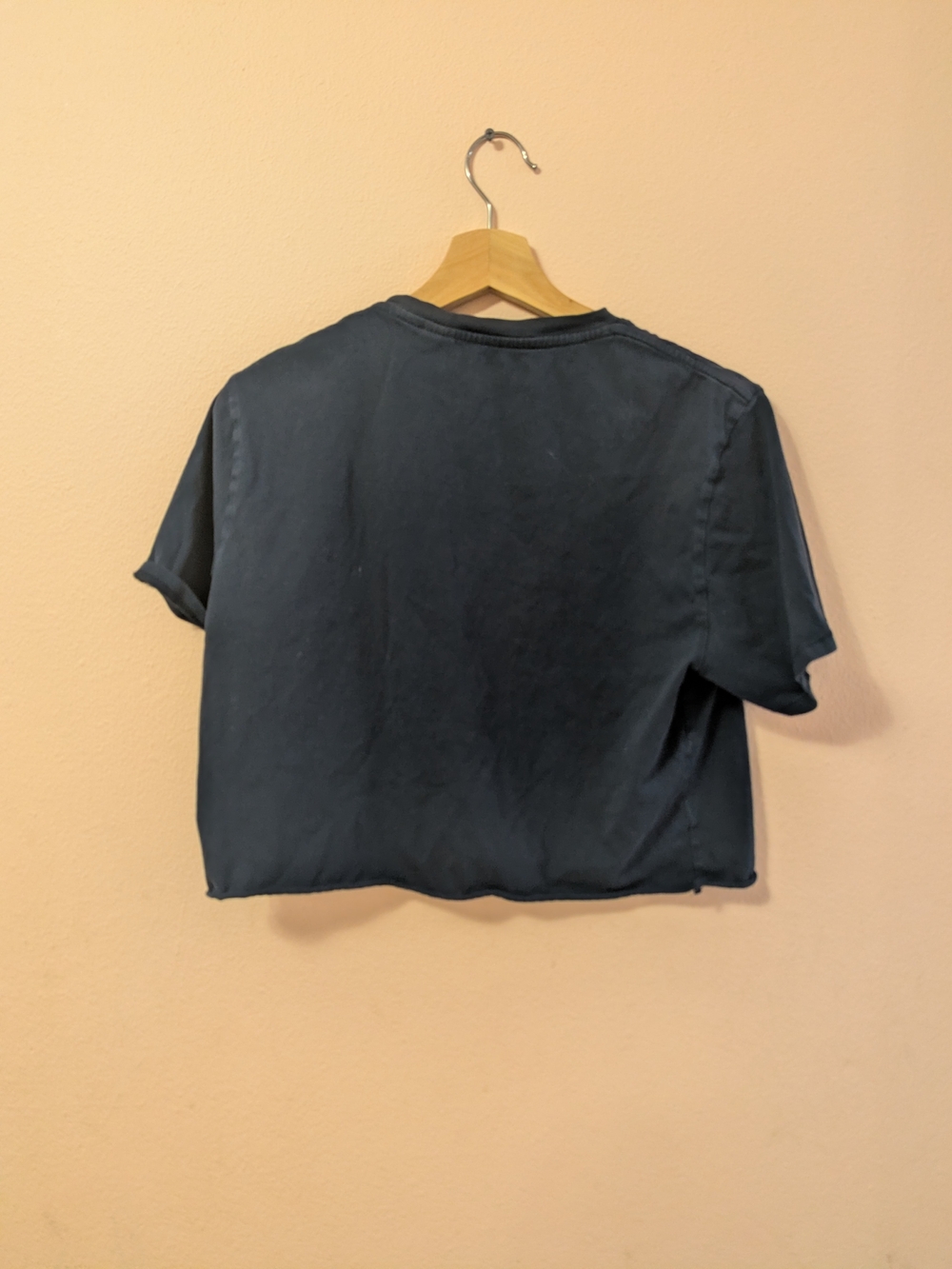 Levi's Womens' Navy Logo Crop Tee - Levi Strauss & Co. - Picture 2 of 3